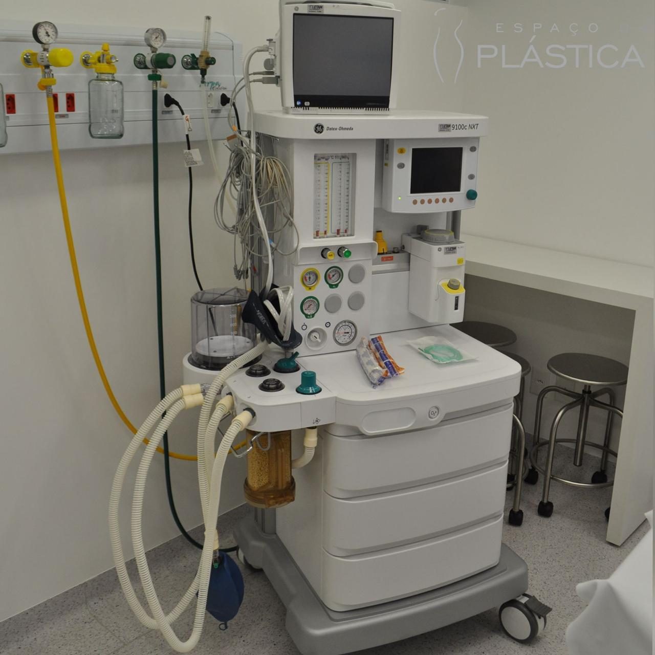 Equipo de anestesia y monitorización del hospital
